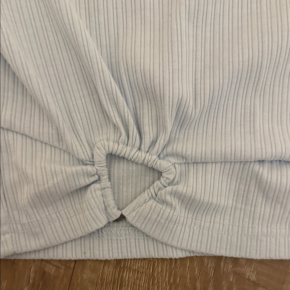 Aqua Women's Cream Knotted Crop Top - Picture 5 of 7